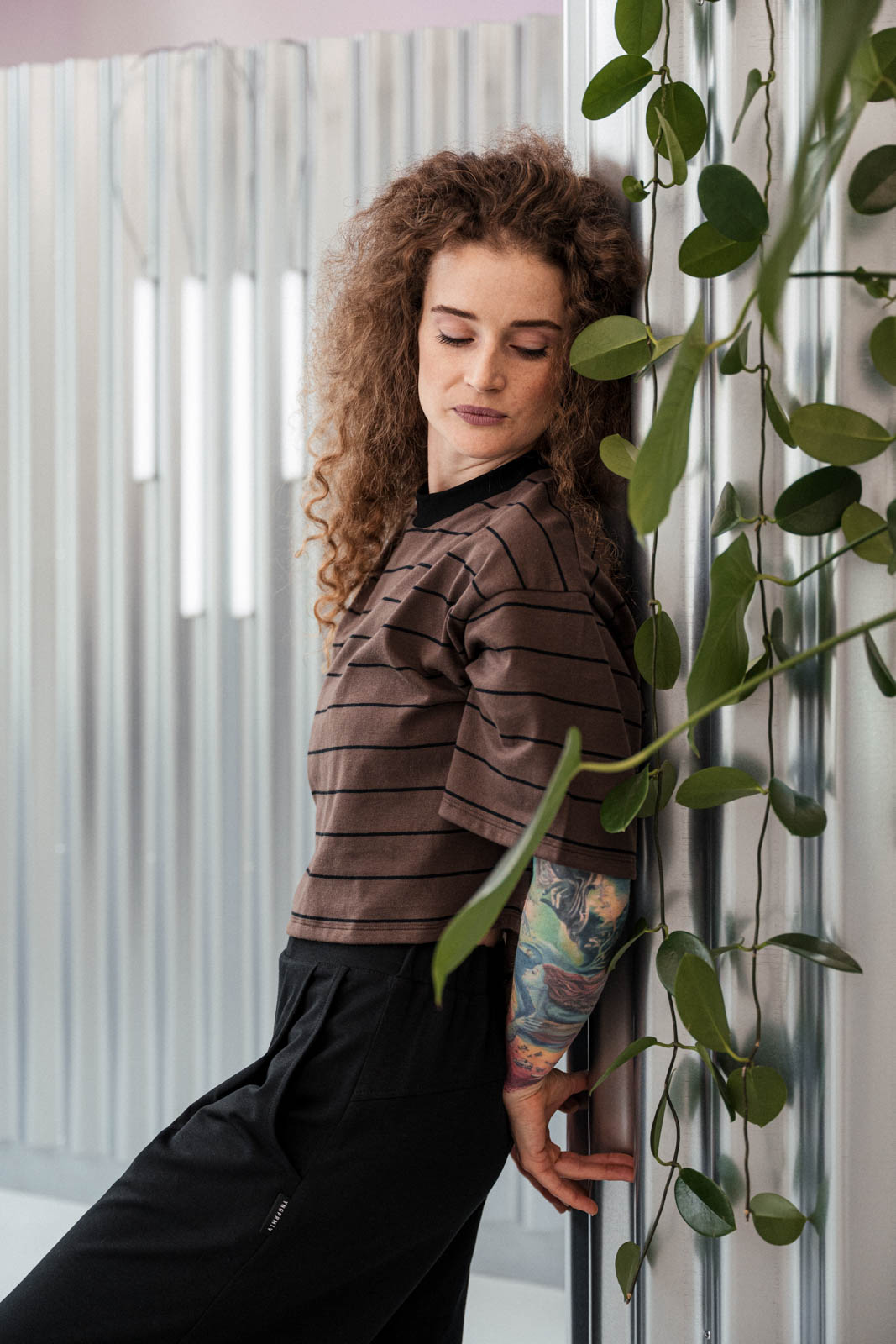 Tri�ka Lara chocco/black stripe