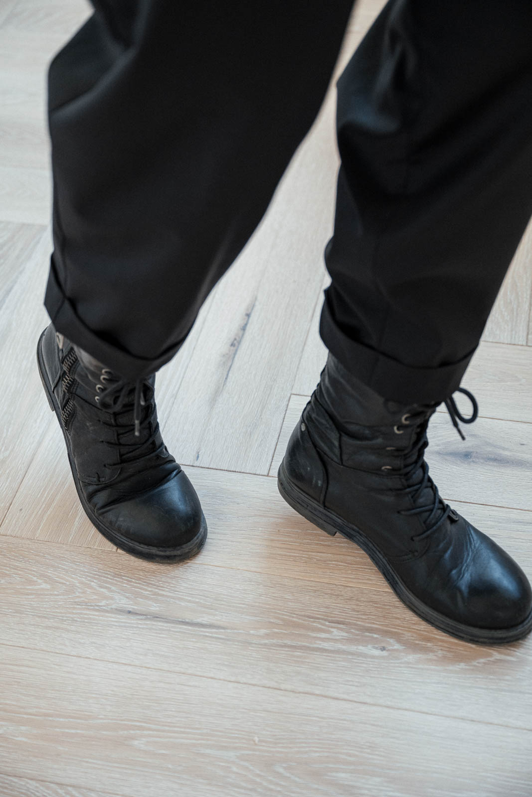 Kalhoty a �ortky Emily virgin wool black