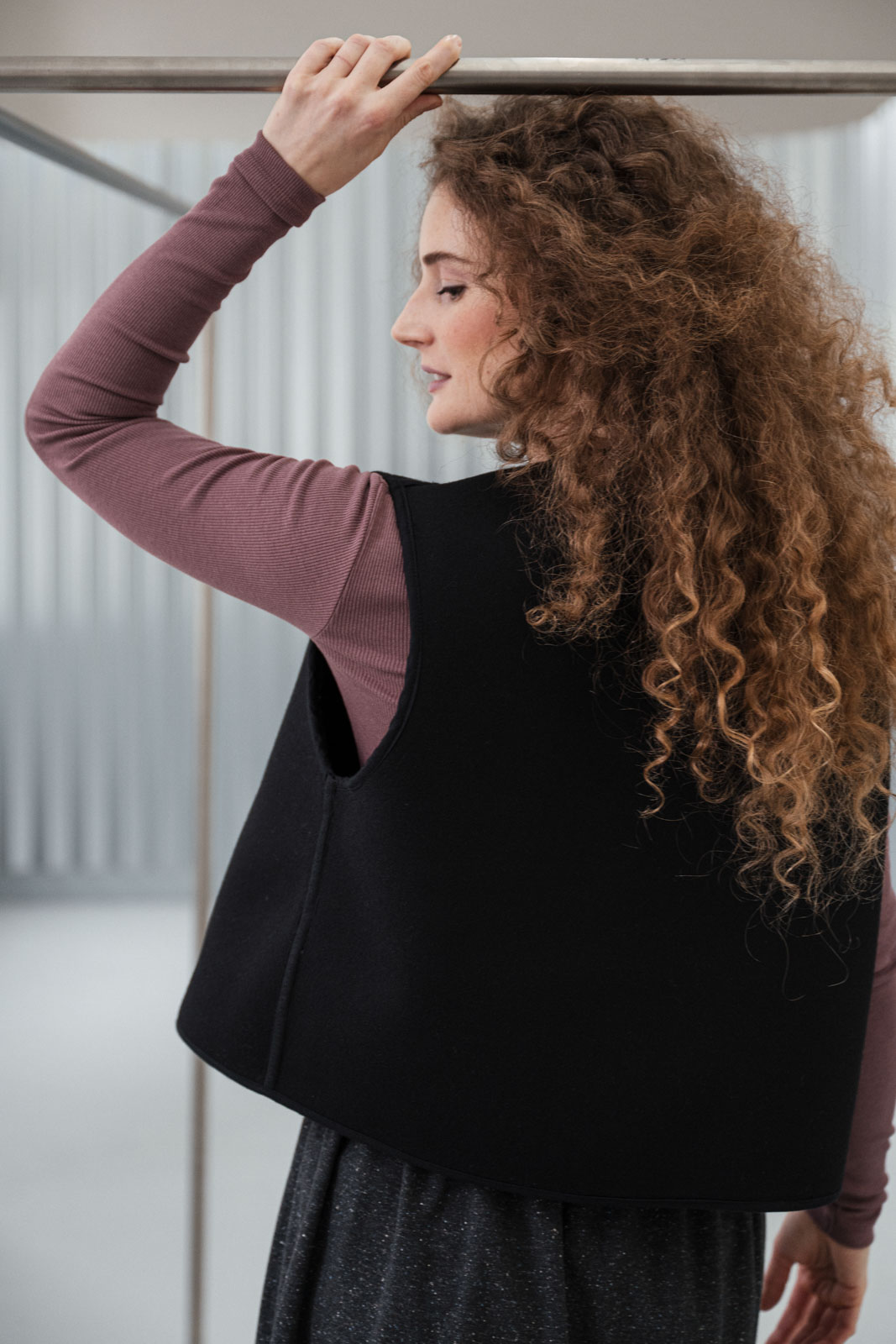 Vesty Kinga black wool teddy
