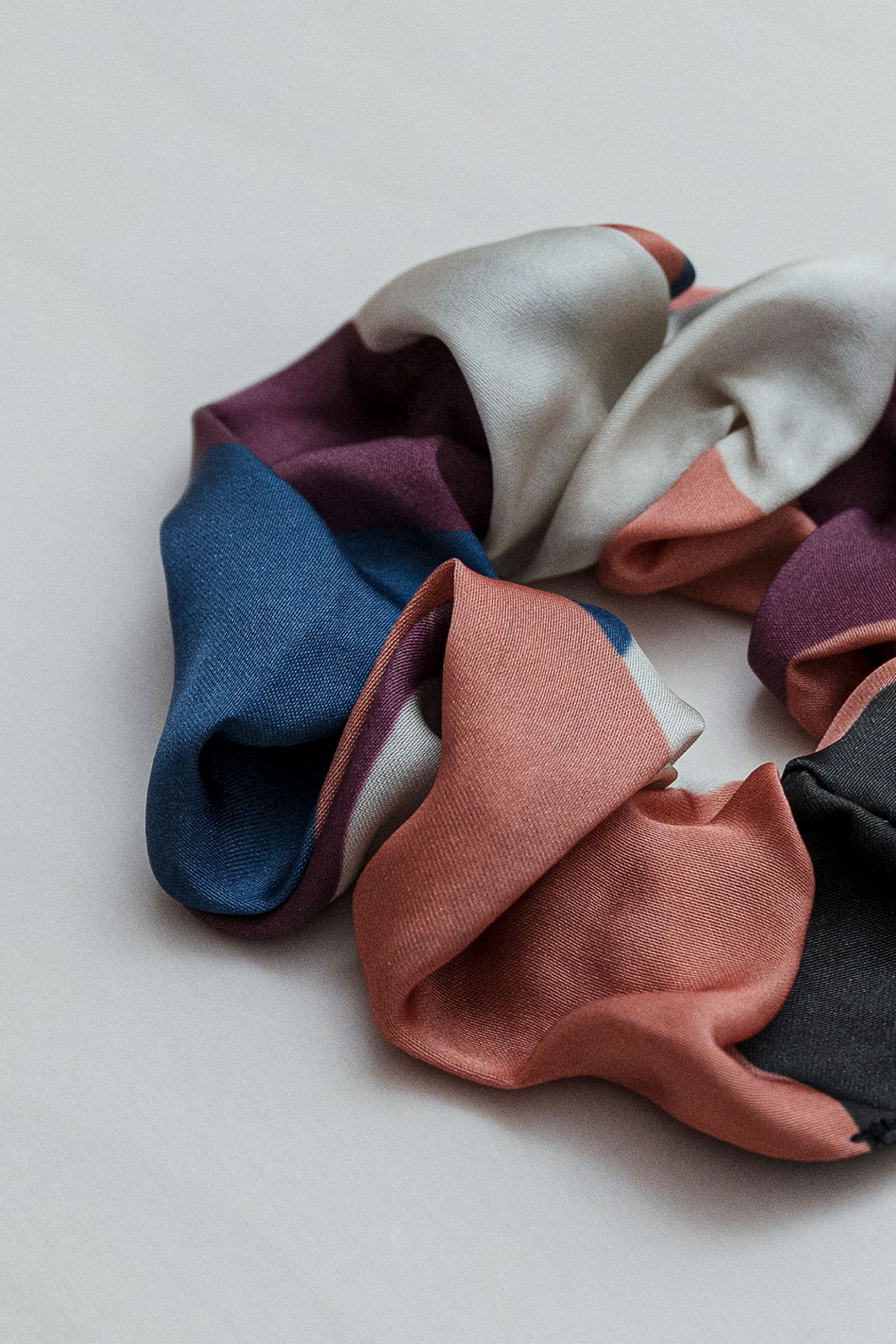 dopl�ky Scrunchie silk ether