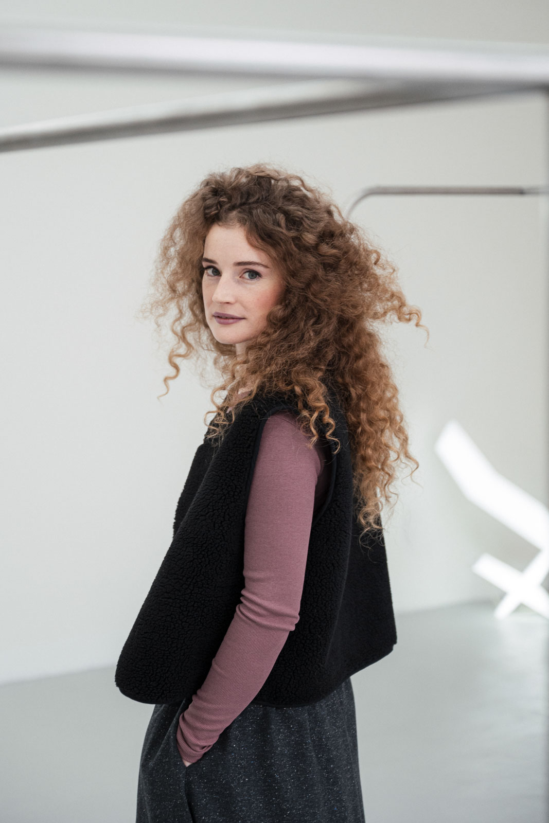 Vesty Kinga black wool teddy