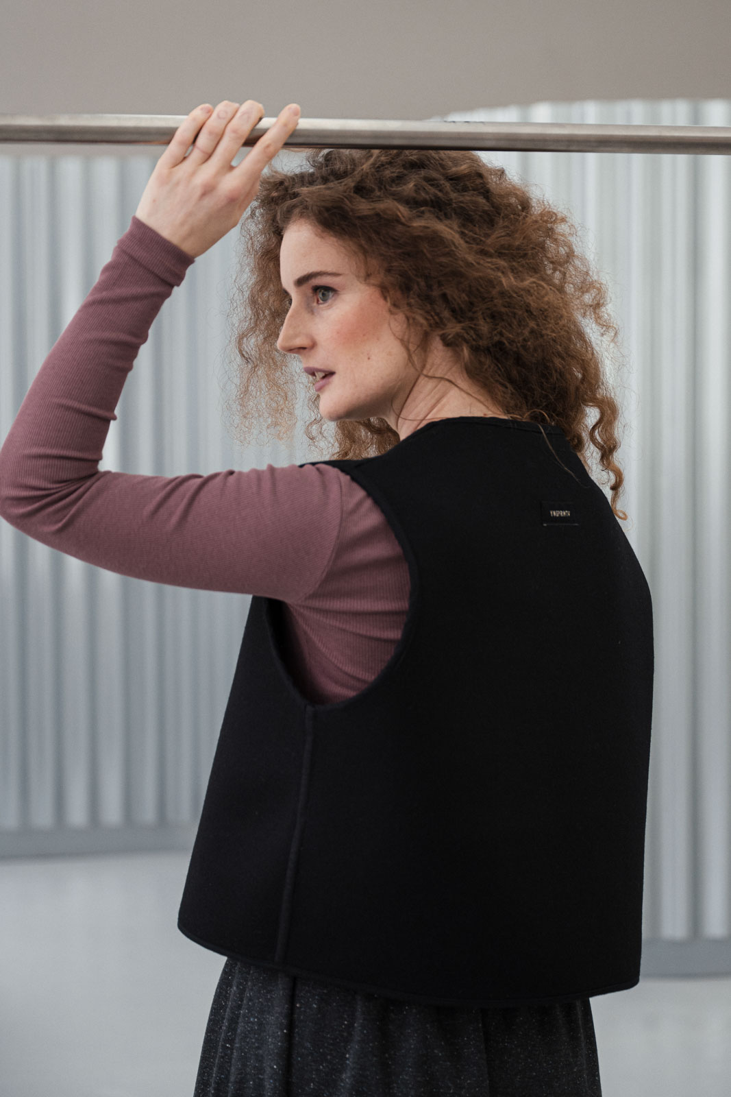 Vesty Kinga black wool teddy
