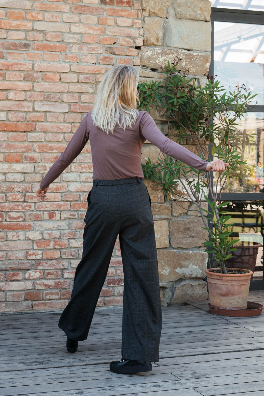 Kalhoty a �ortky Bela wool black cubes