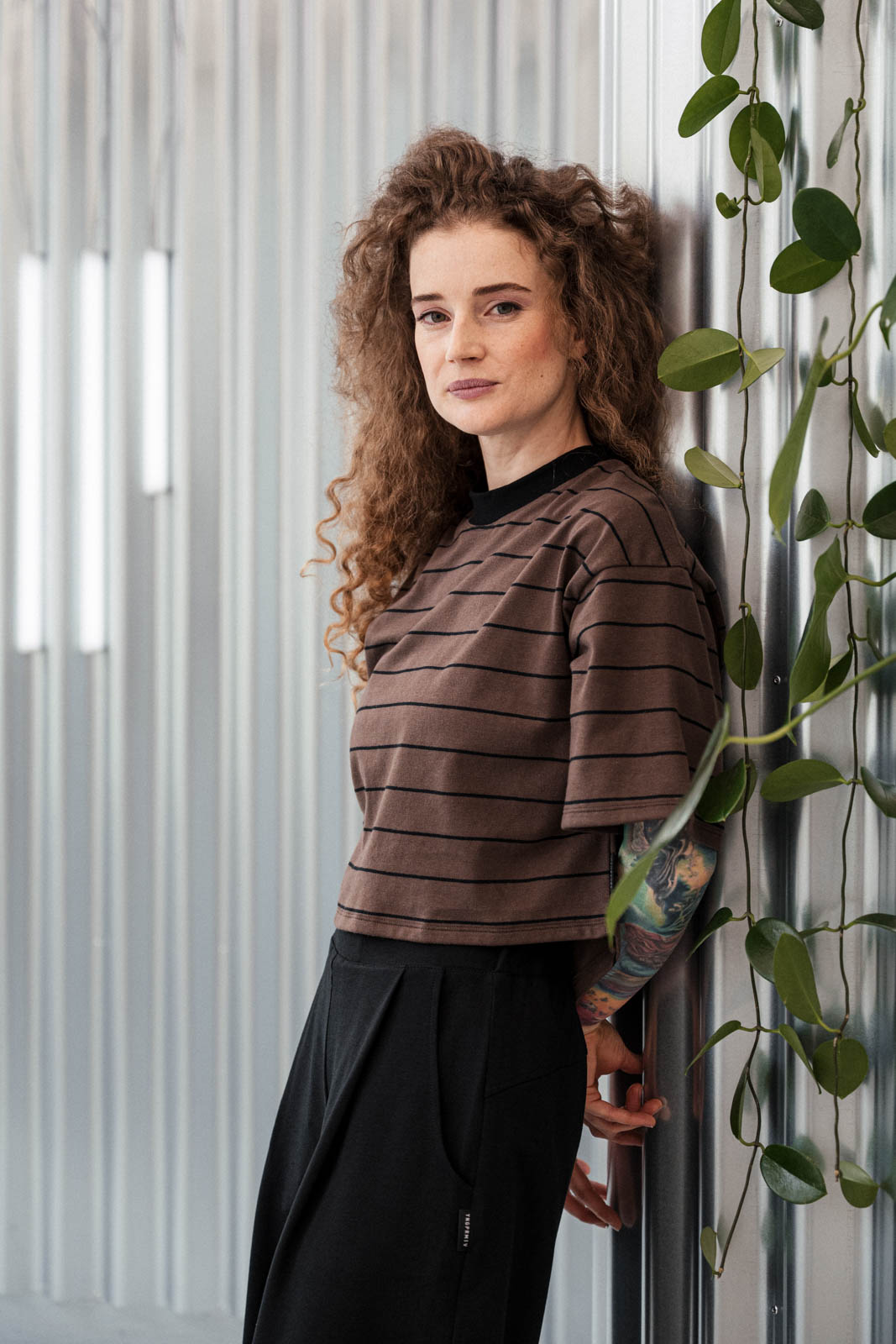 Tri�ka Lara chocco/black stripe