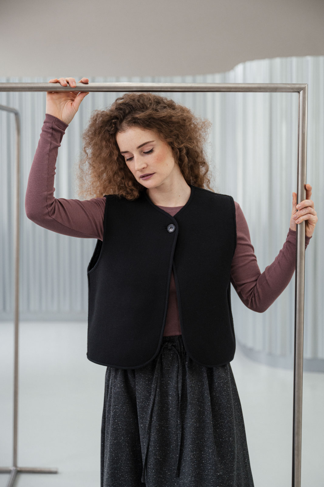 Vesty Kinga black wool teddy