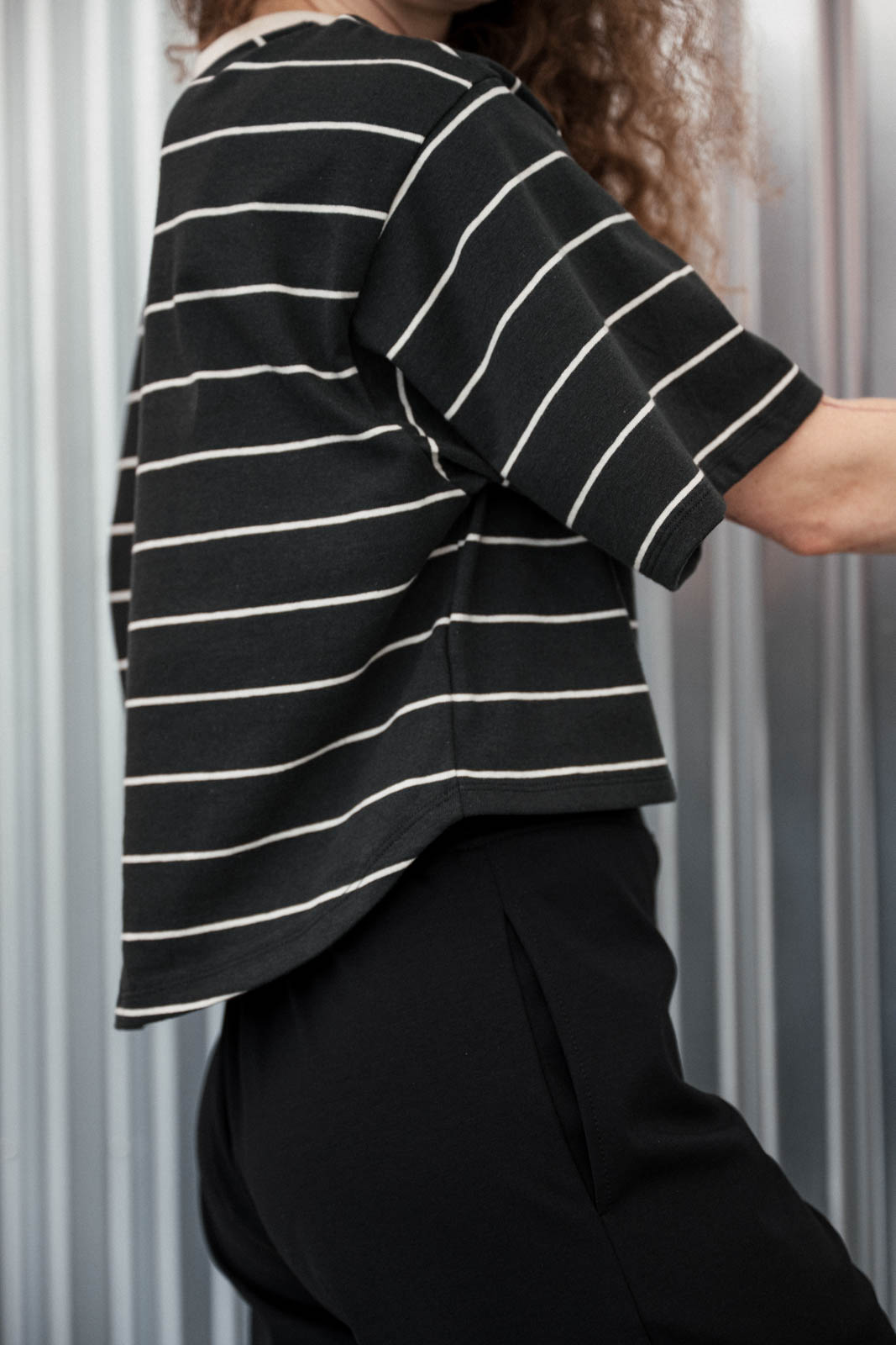 Tri�ka Lara anthracite/cream stripe
