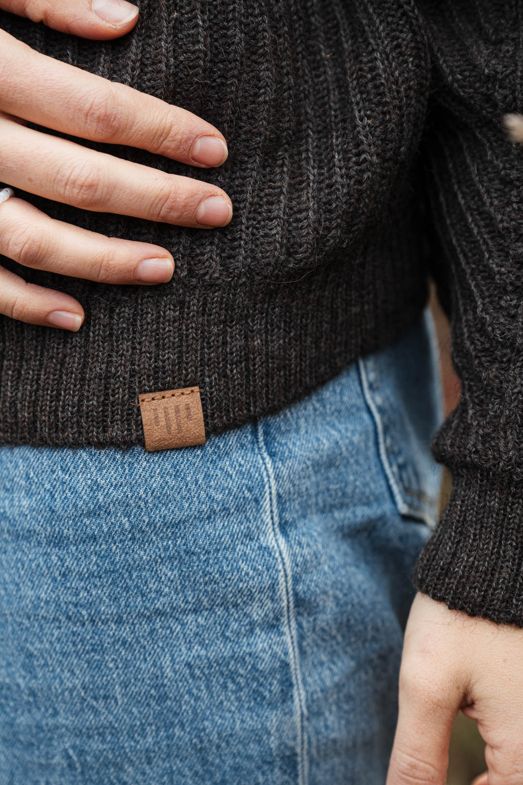 svetry merino Gwen dark chocolate