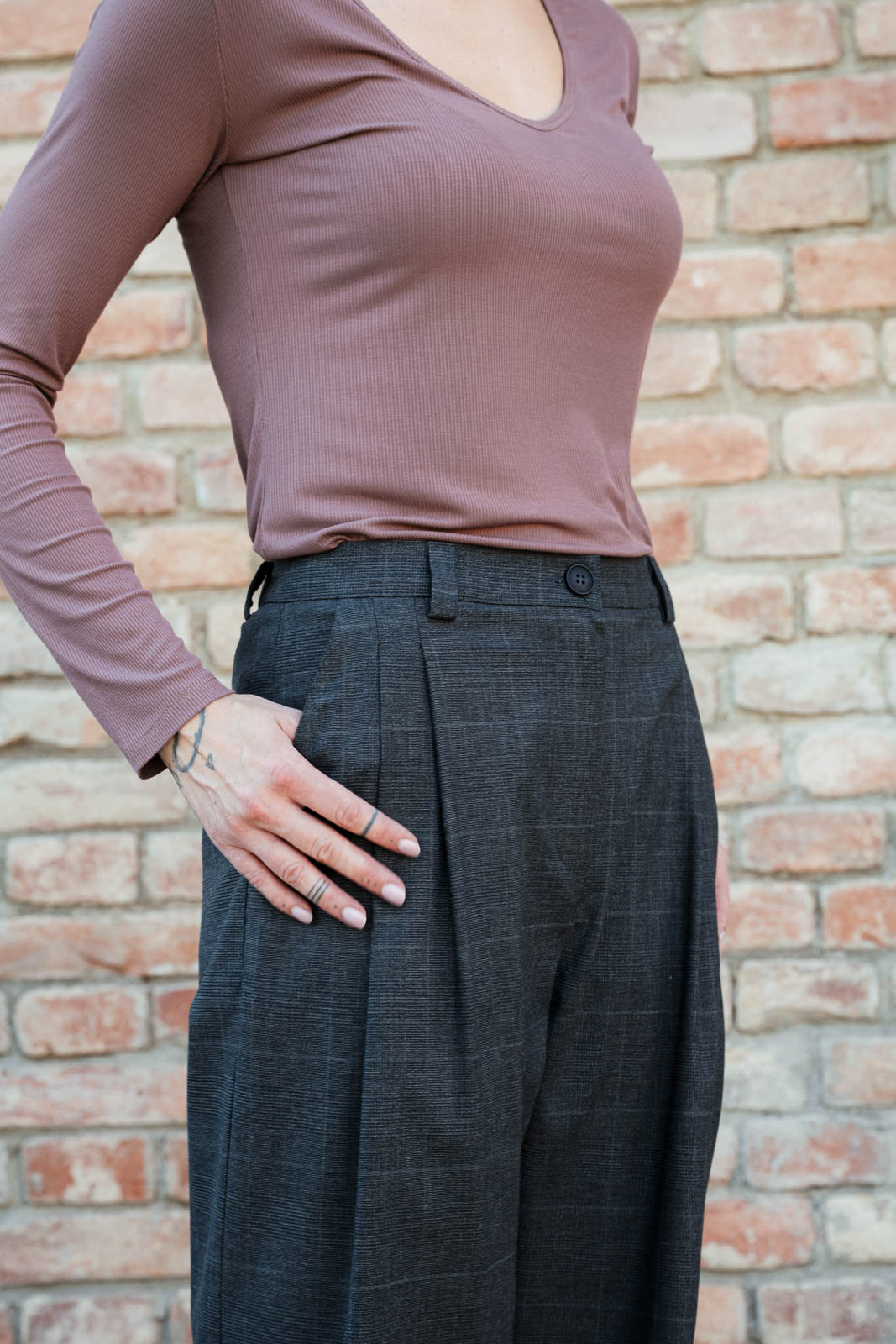 Kalhoty a �ortky Bela wool black cubes