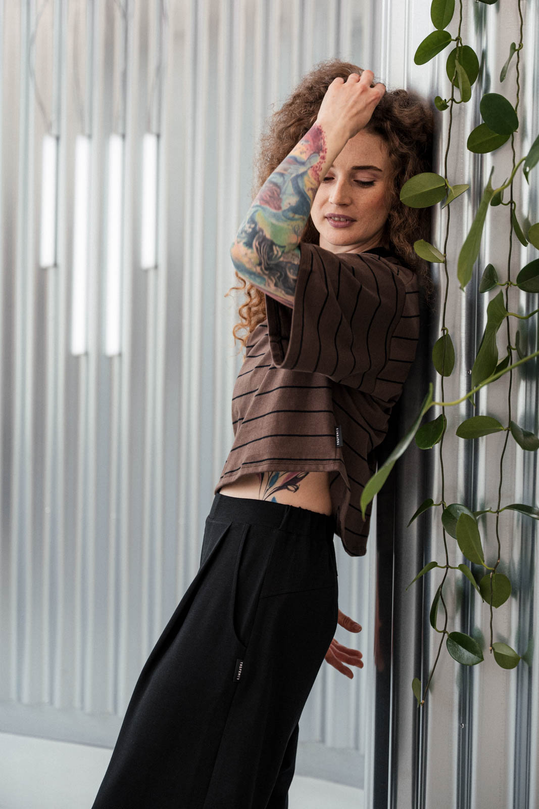 Tri�ka Lara chocco/black stripe