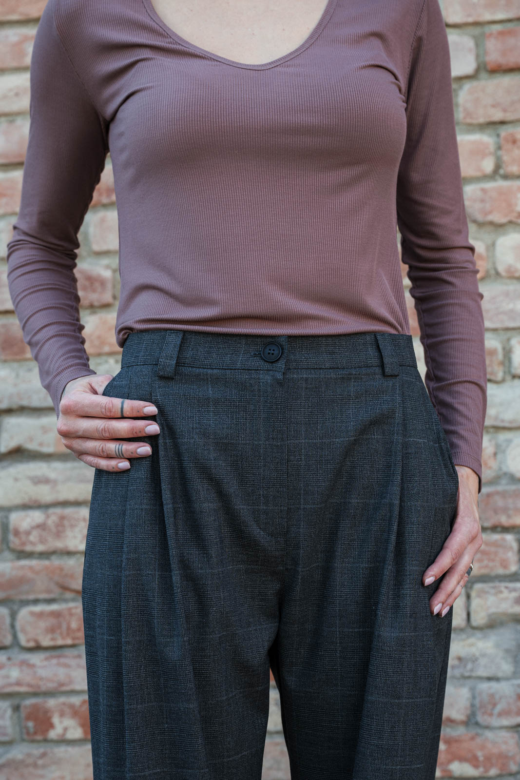 Kalhoty a �ortky Bela wool black cubes