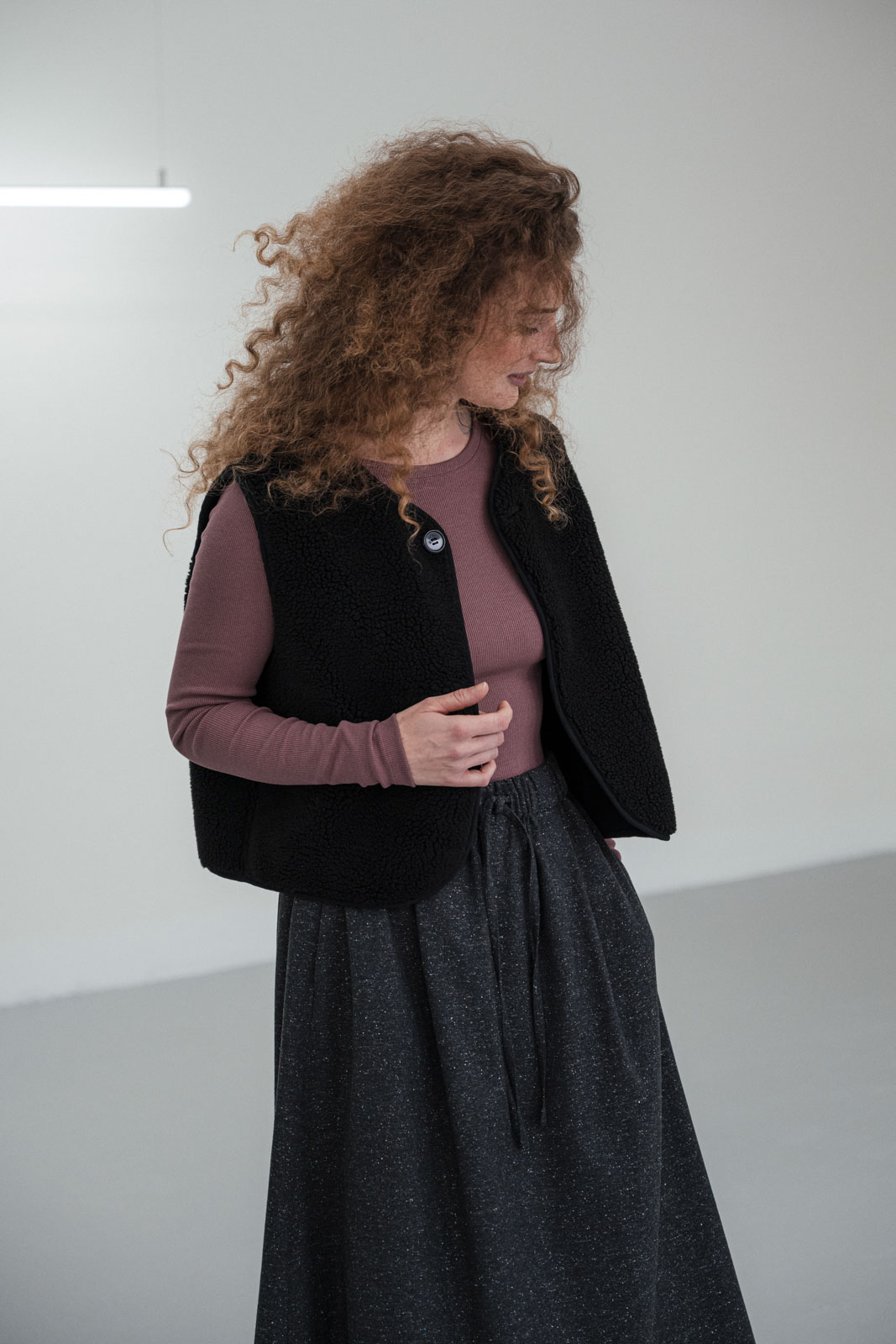 Vesty Kinga black wool teddy