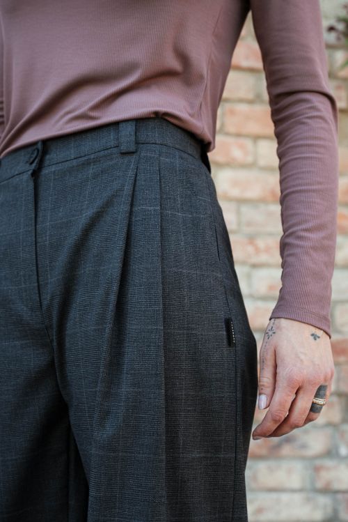 Kalhoty a �ortky Bela wool black cubes