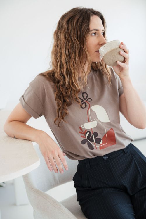 tri�ko s potiskem But first coffee mocha