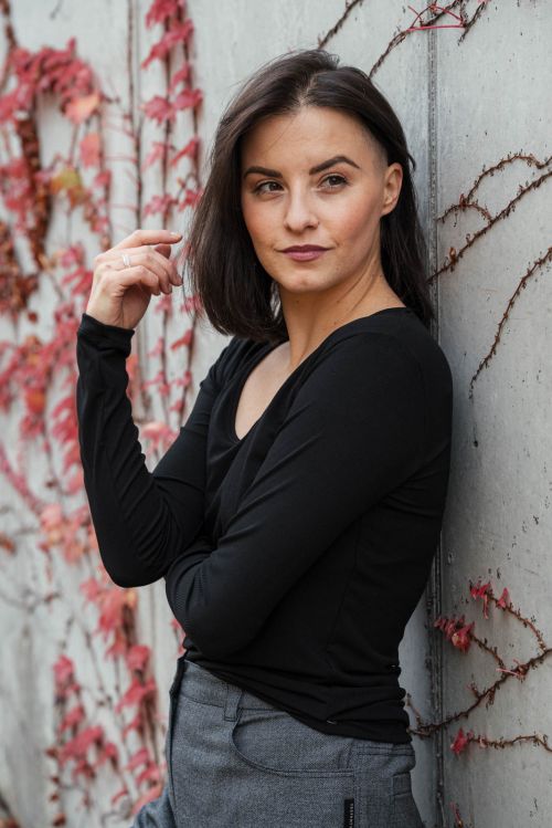 Tri�ka Samanta black